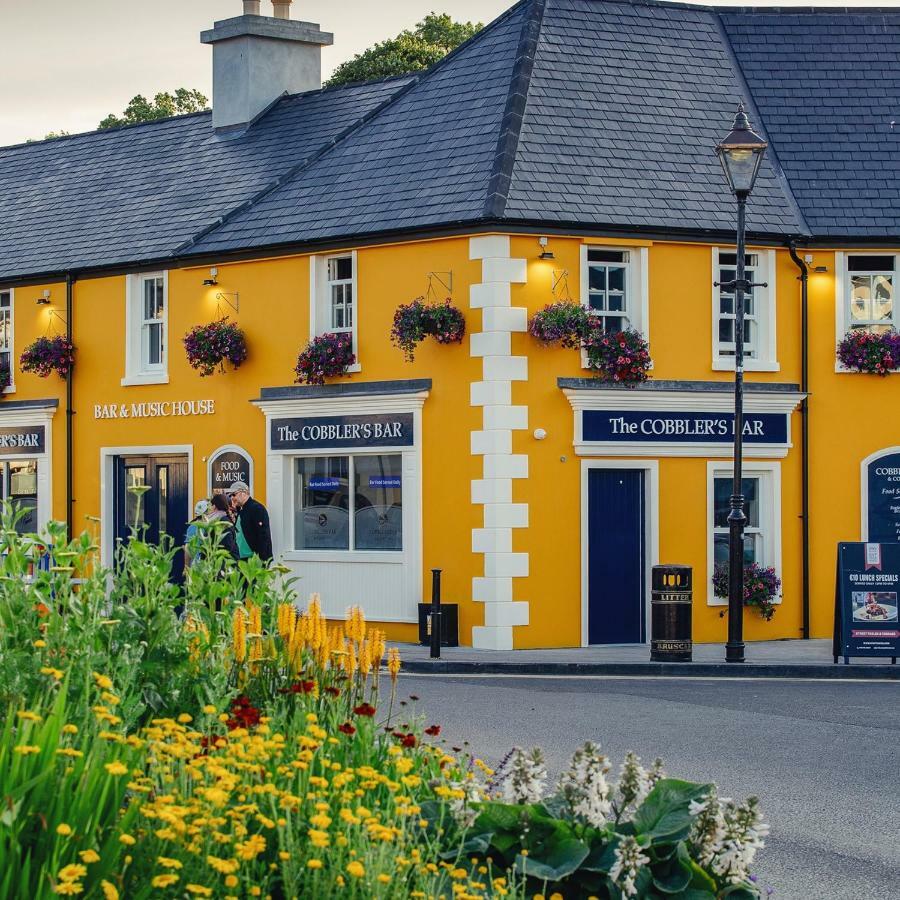 The Wyatt Hotel Westport Buitenkant foto