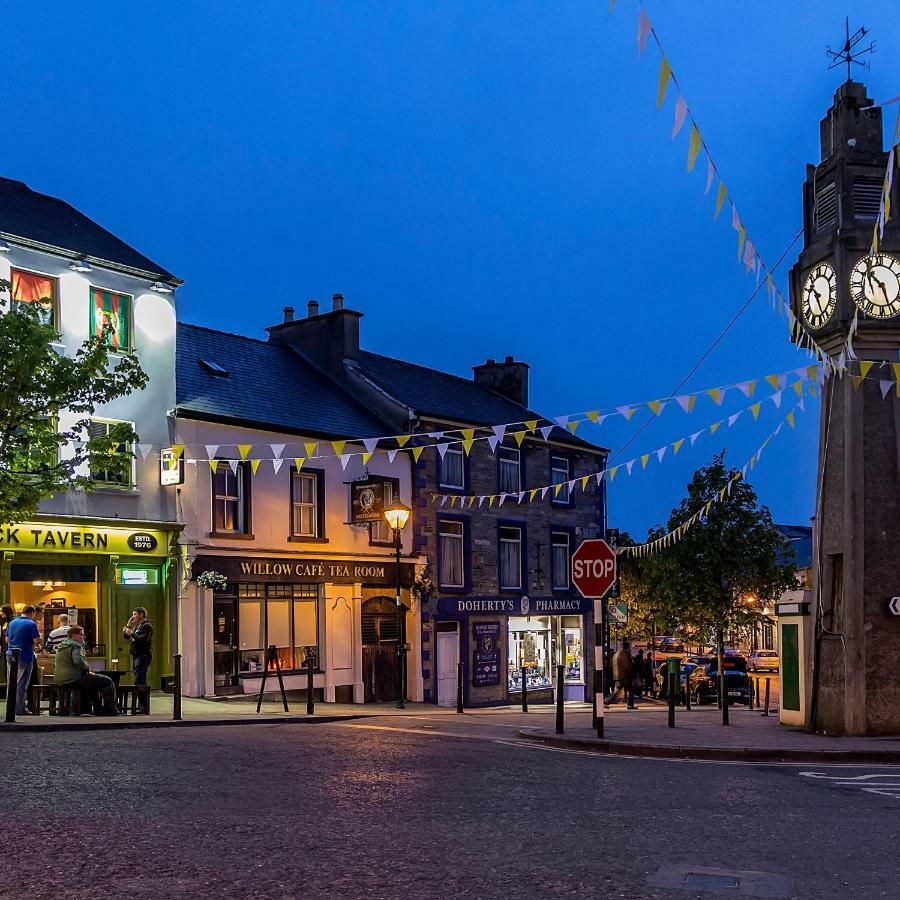 The Wyatt Hotel Westport Buitenkant foto